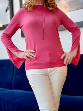 St. John Knit Long Sleeve Sweater-LIKE NEW. GREAT DEAL🌟✨⭐️